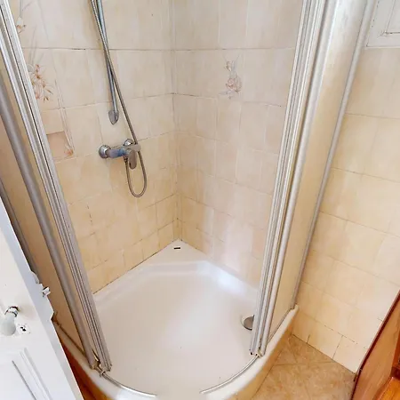 Charmant 2p Au 1er Etage D'une Maison Avec Jardin, A 5 Min Du Centre Et De La Mer - Fr-1-196-360 Menton