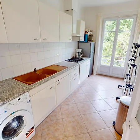 Charmant 2p Au 1er Etage D'une Maison Avec Jardin, A 5 Min Du Centre Et De La Mer - Fr-1-196-360 * Menton